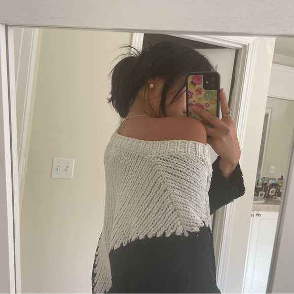 BLACK AND WHITE KNIT SWEATER! - Picture 5 of 5